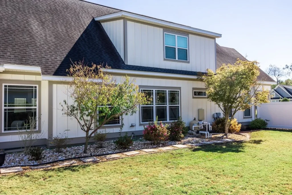 black-asphalt-roofing-white-siding-in-dover