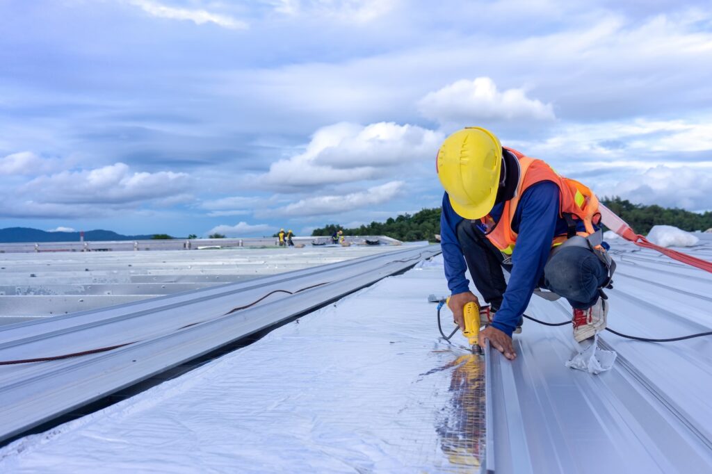 reflective insulation under metal roof